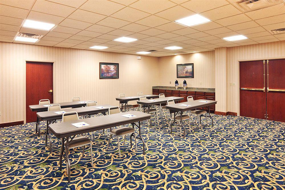 Holiday Inn Express & Suites Midwest City By Ihg Съоръжения снимка