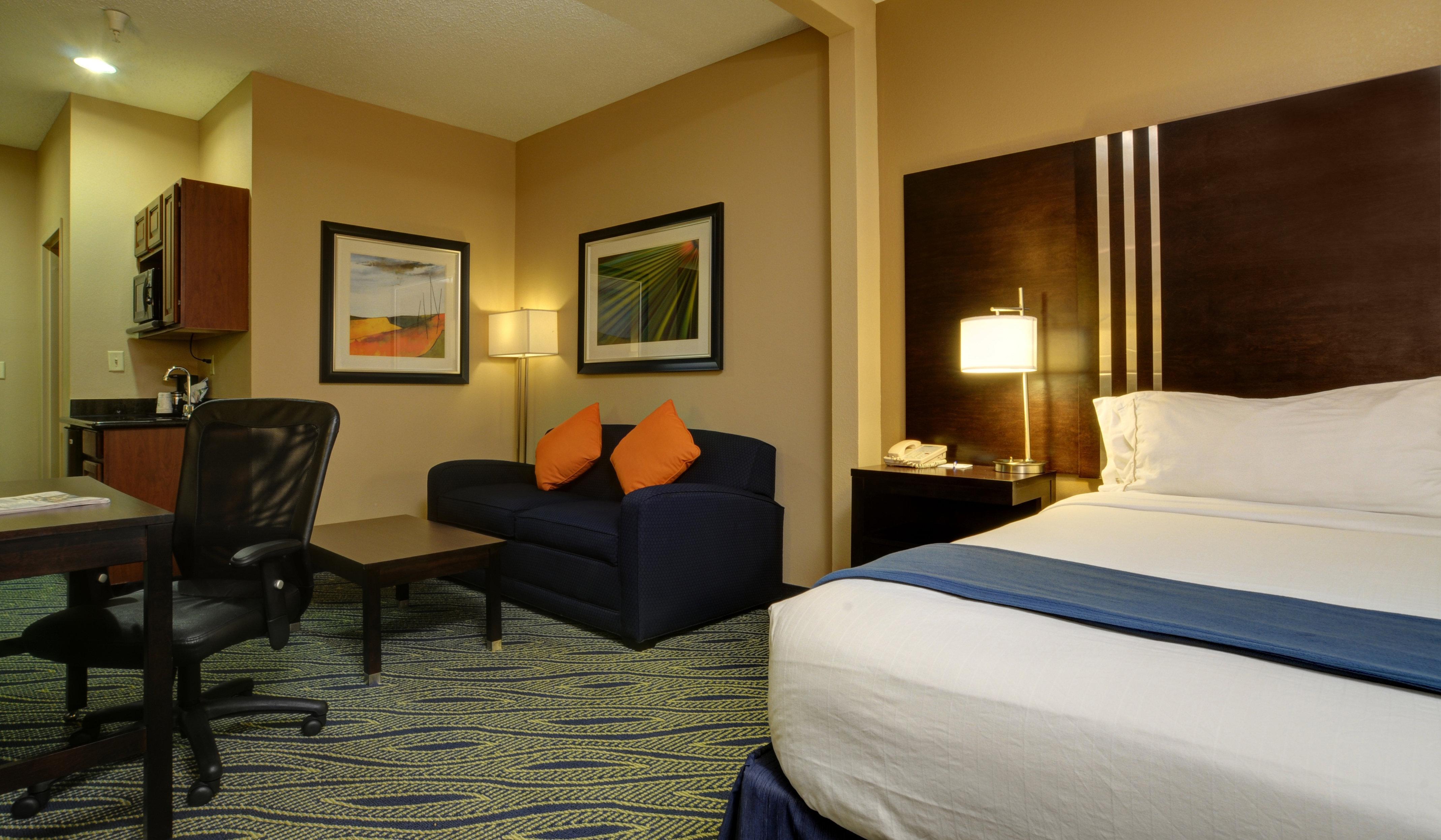 Holiday Inn Express & Suites Midwest City By Ihg Екстериор снимка