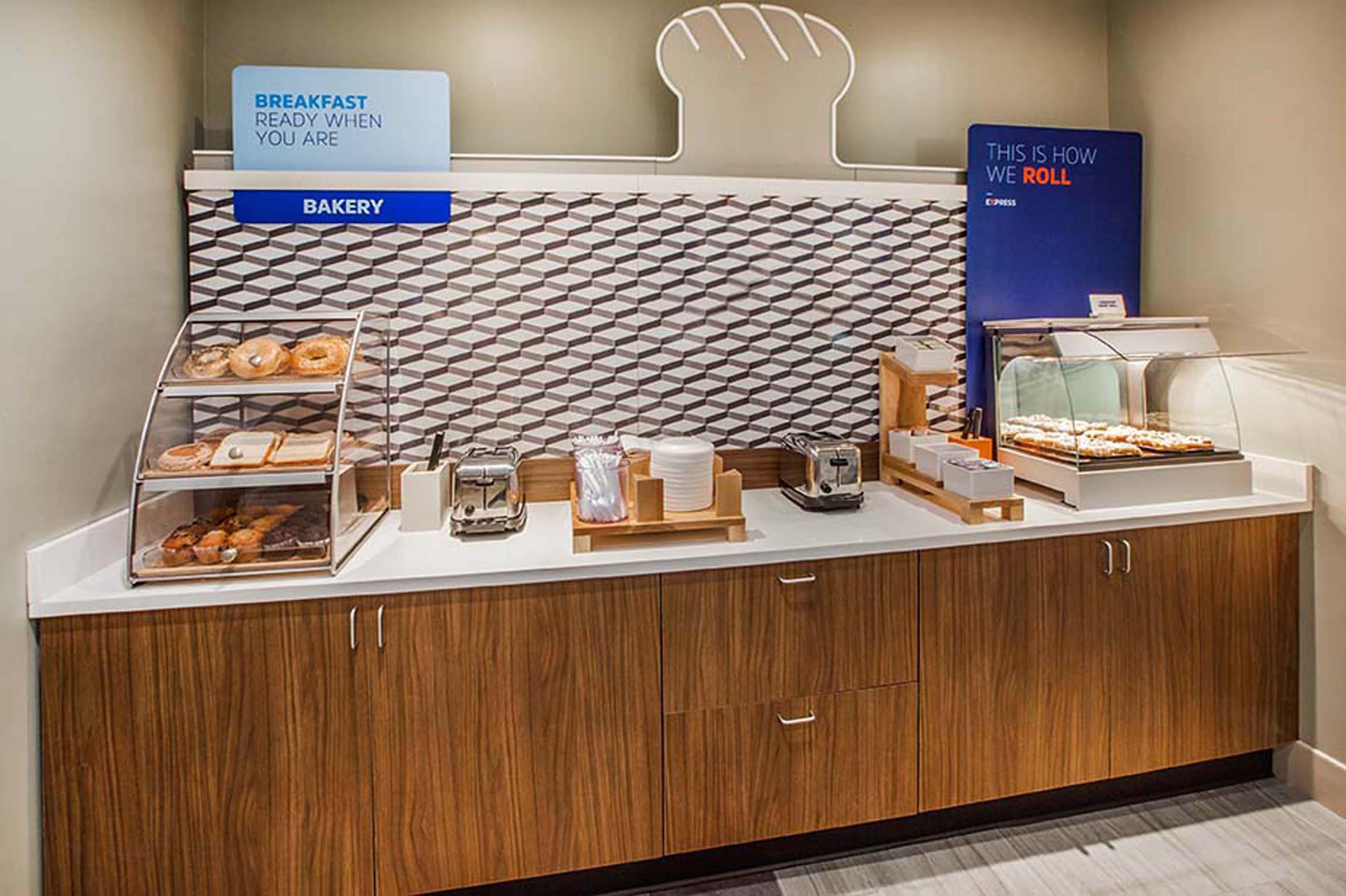 Holiday Inn Express & Suites Midwest City By Ihg Екстериор снимка