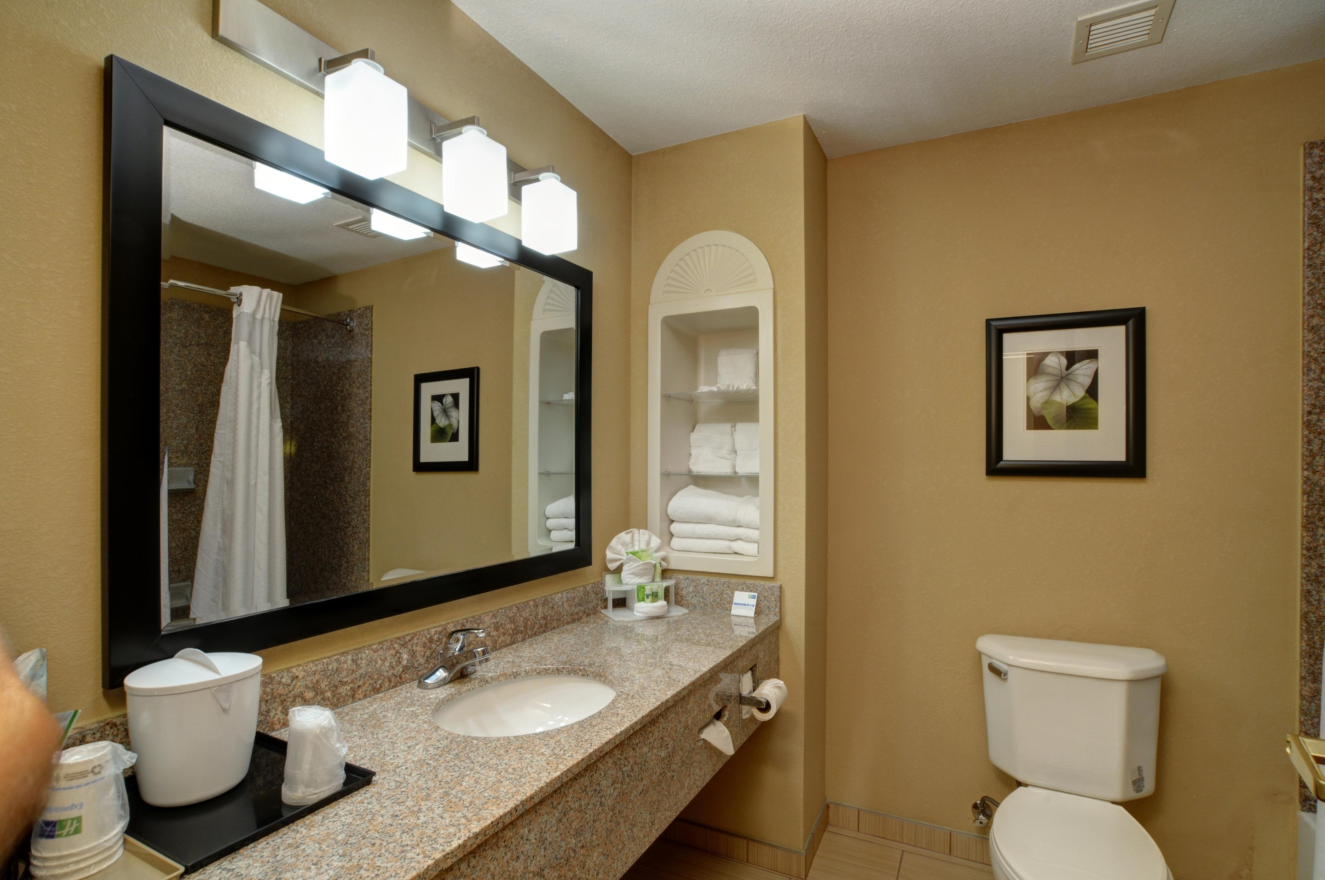 Holiday Inn Express & Suites Midwest City By Ihg Екстериор снимка