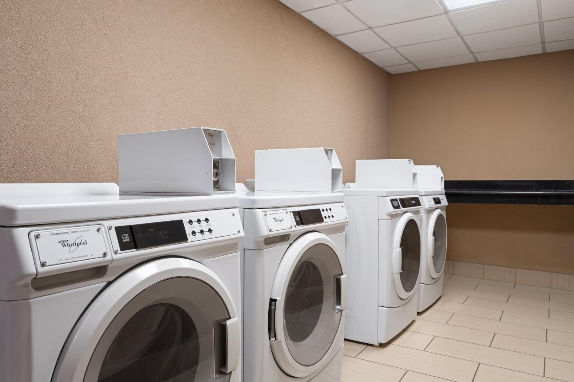 Holiday Inn Express & Suites Midwest City By Ihg Екстериор снимка