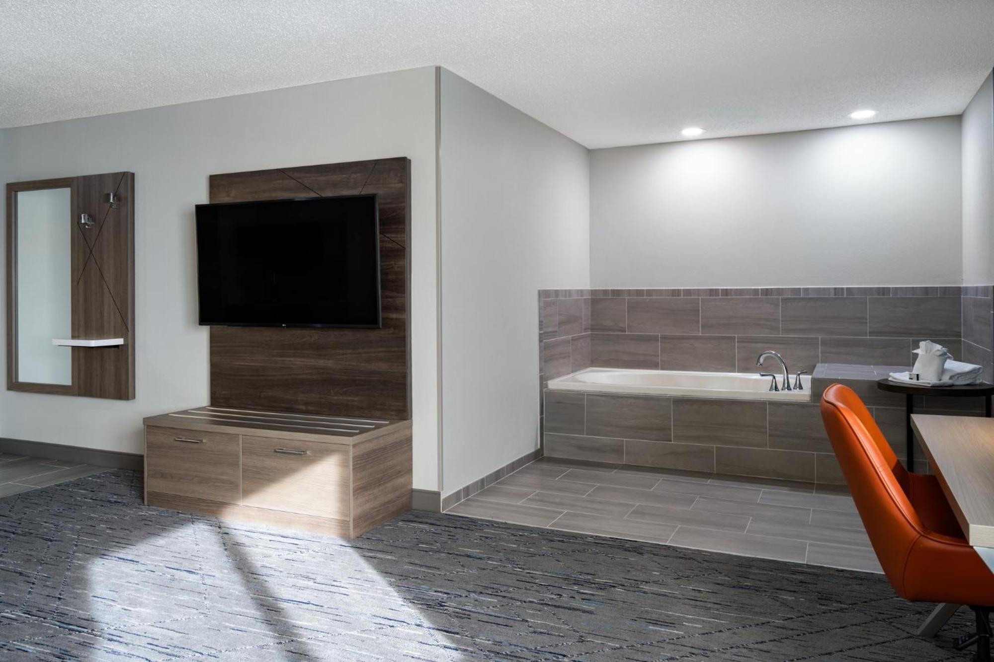Holiday Inn Express & Suites Midwest City By Ihg Екстериор снимка