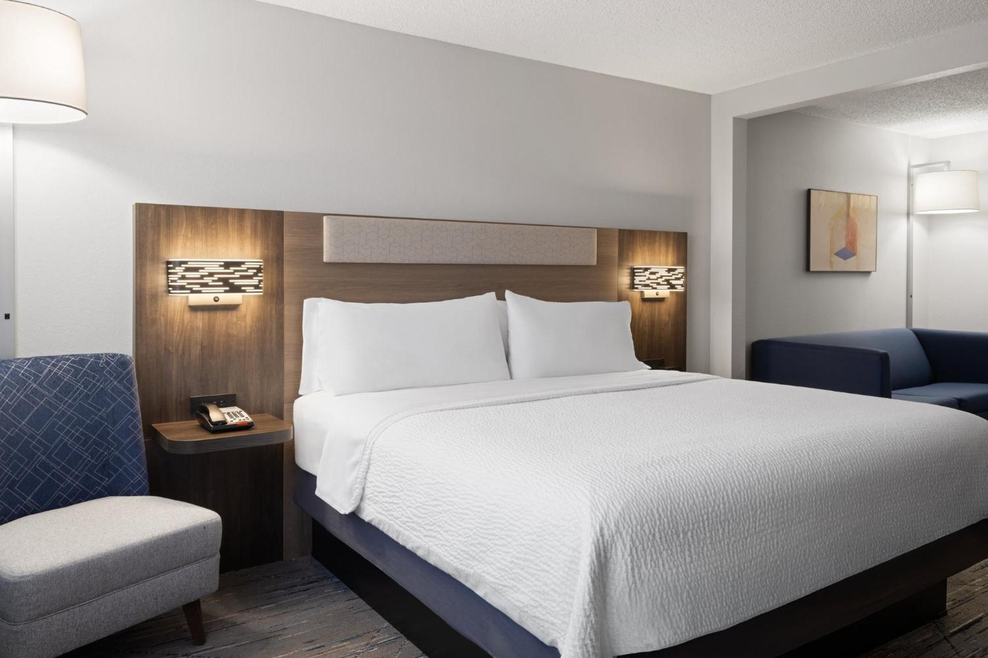 Holiday Inn Express & Suites Midwest City By Ihg Екстериор снимка