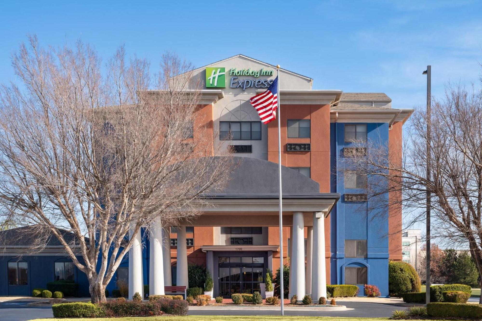Holiday Inn Express & Suites Midwest City By Ihg Екстериор снимка