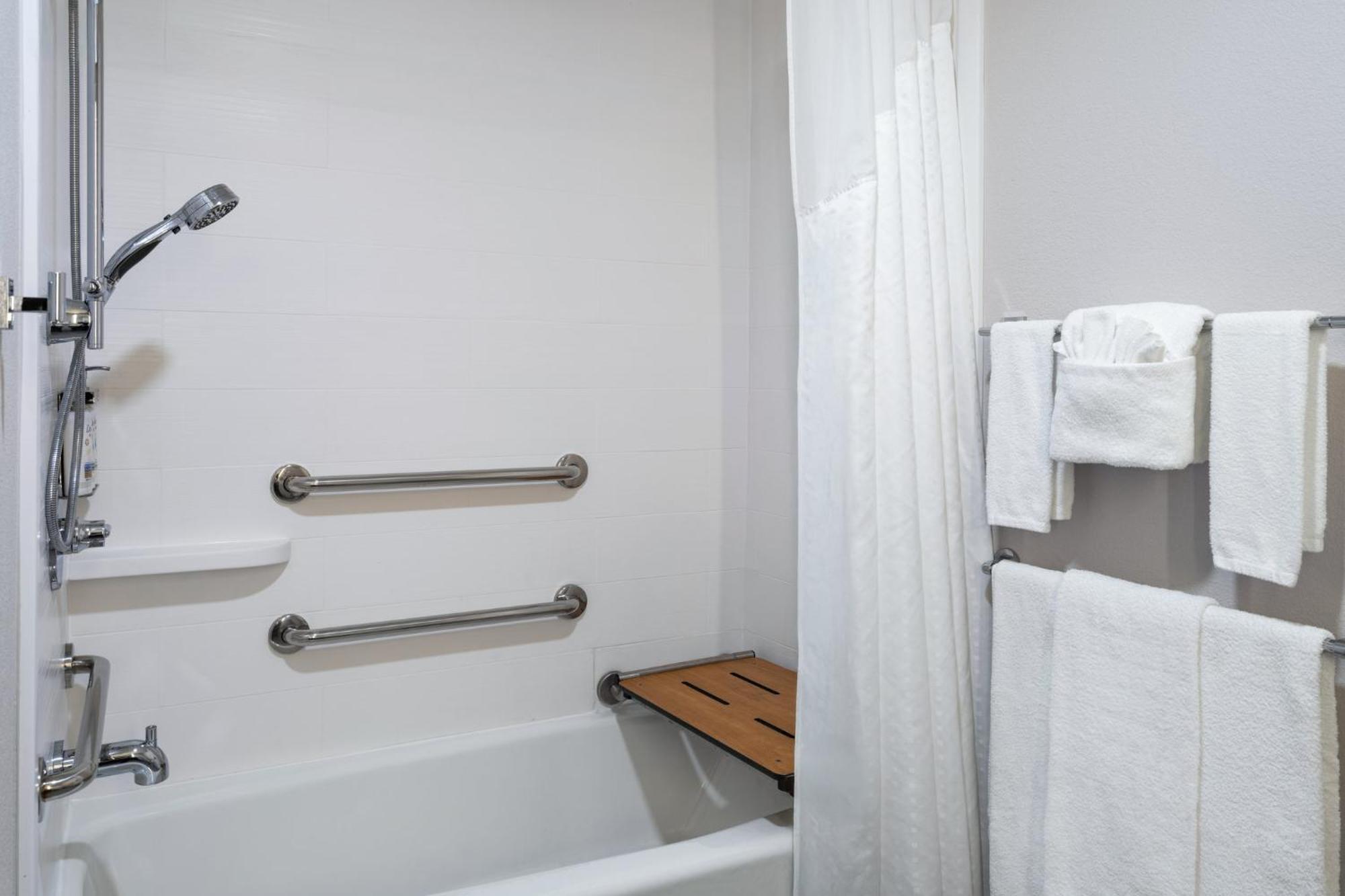 Holiday Inn Express & Suites Midwest City By Ihg Екстериор снимка