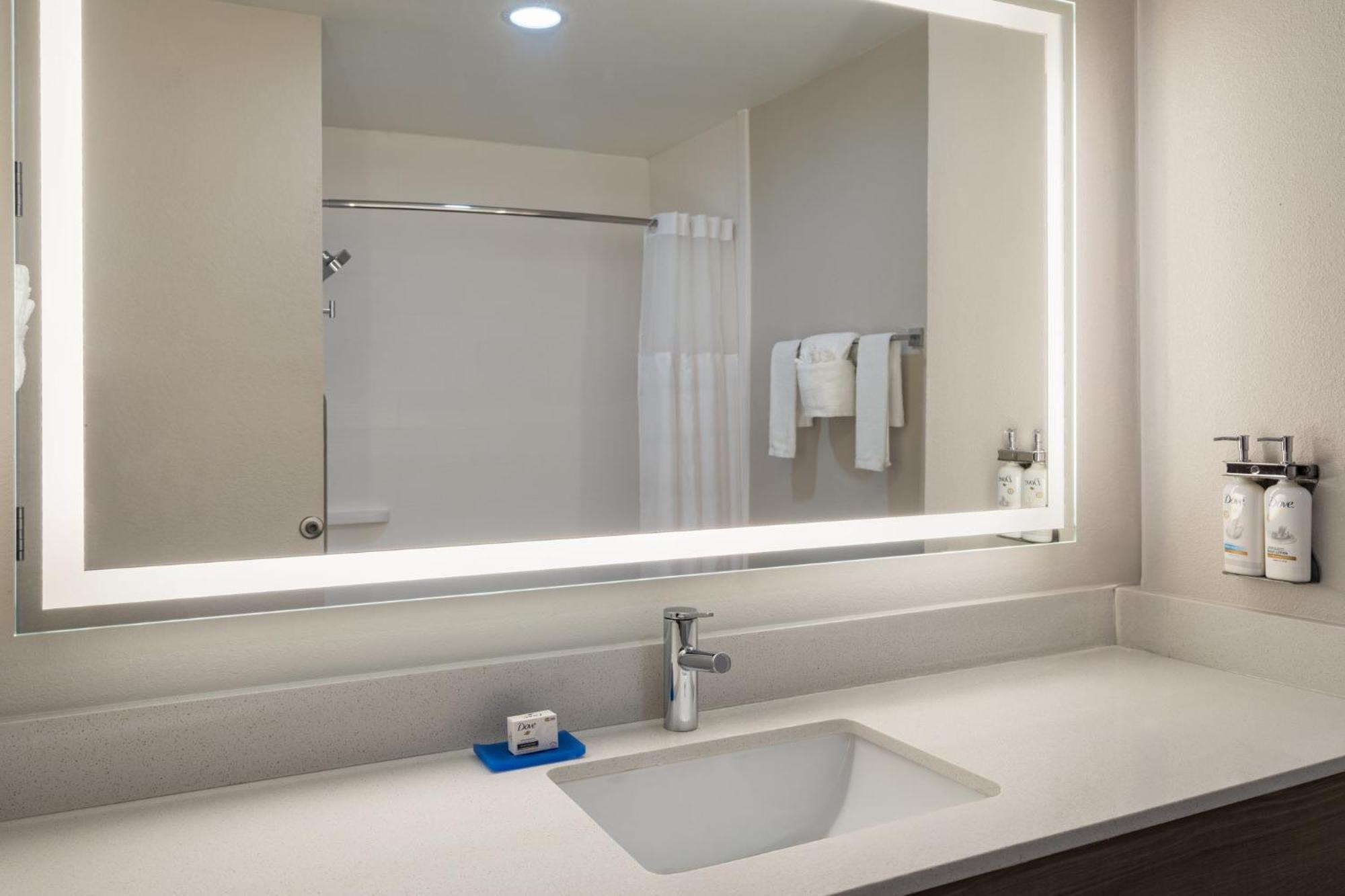 Holiday Inn Express & Suites Midwest City By Ihg Екстериор снимка