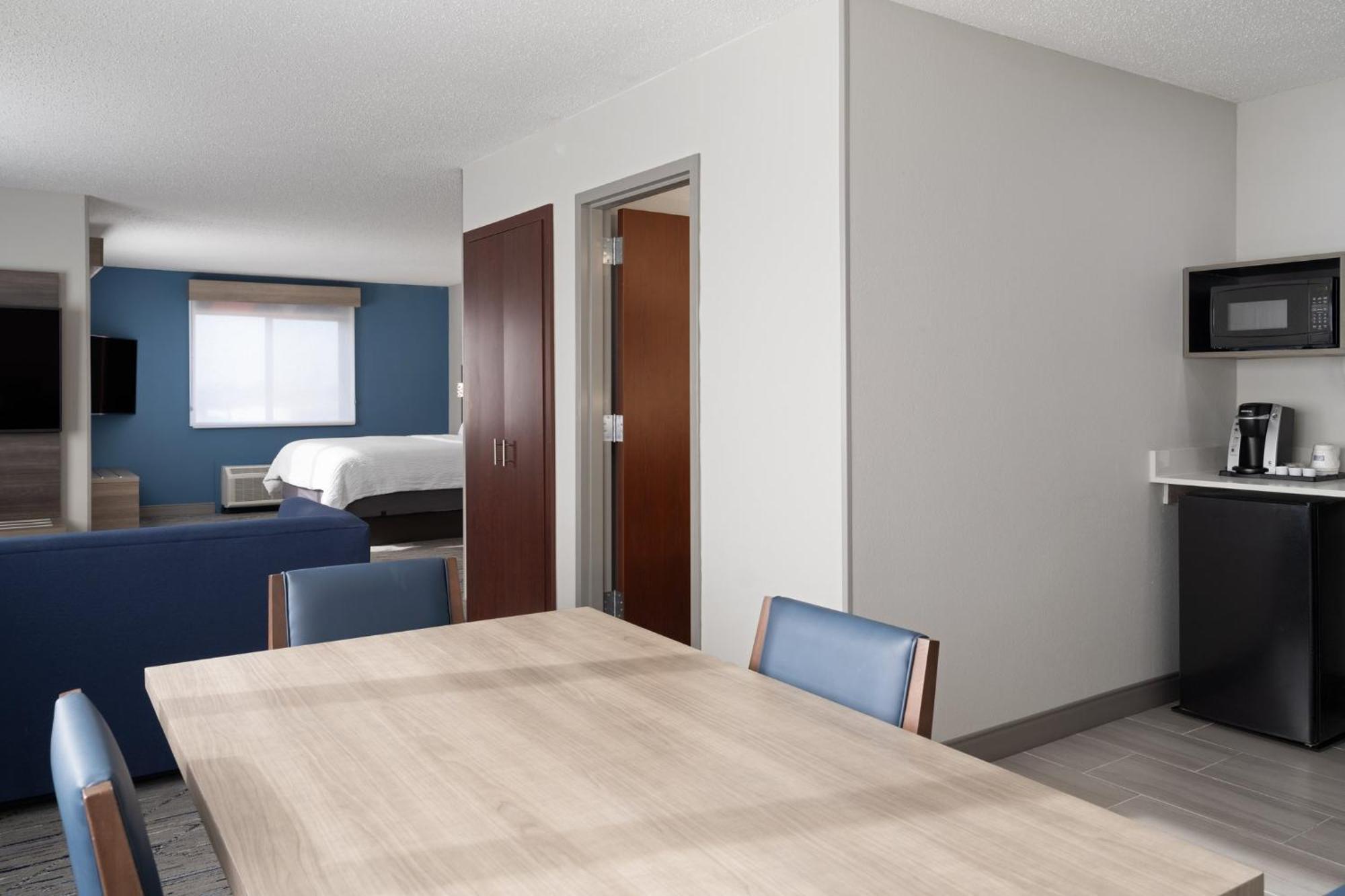 Holiday Inn Express & Suites Midwest City By Ihg Екстериор снимка