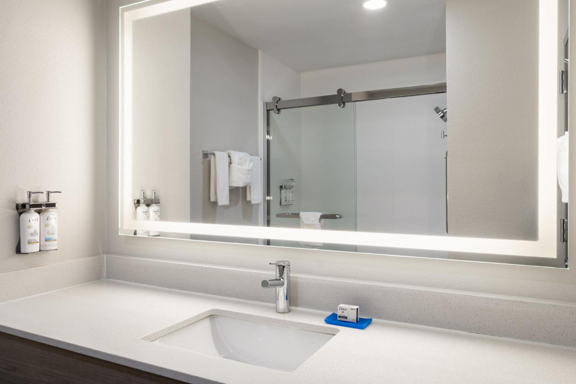 Holiday Inn Express & Suites Midwest City By Ihg Екстериор снимка
